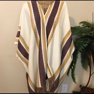 Off White Fringed Bottom Heavy Shawl Sz 3X - 4X